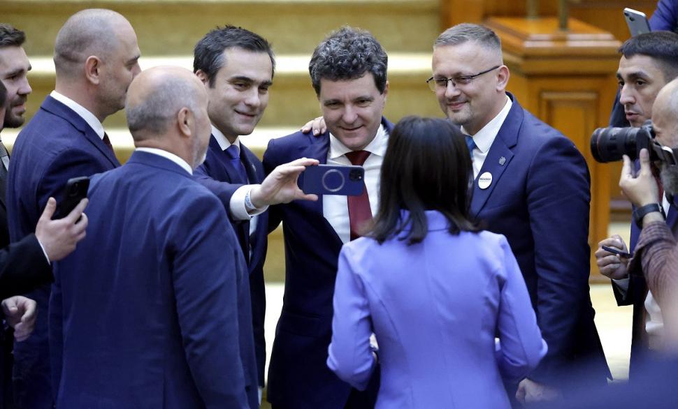 Vedete şi oameni de afaceri, prezenţi la ceremonia de învestire a lui Nicuşor Dan: "Este un om care preferă să facă" 975519