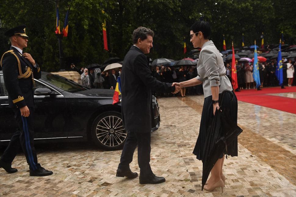 Vedete şi oameni de afaceri, prezenţi la ceremonia de învestire a lui Nicuşor Dan: "Este un om care preferă să facă" 975523