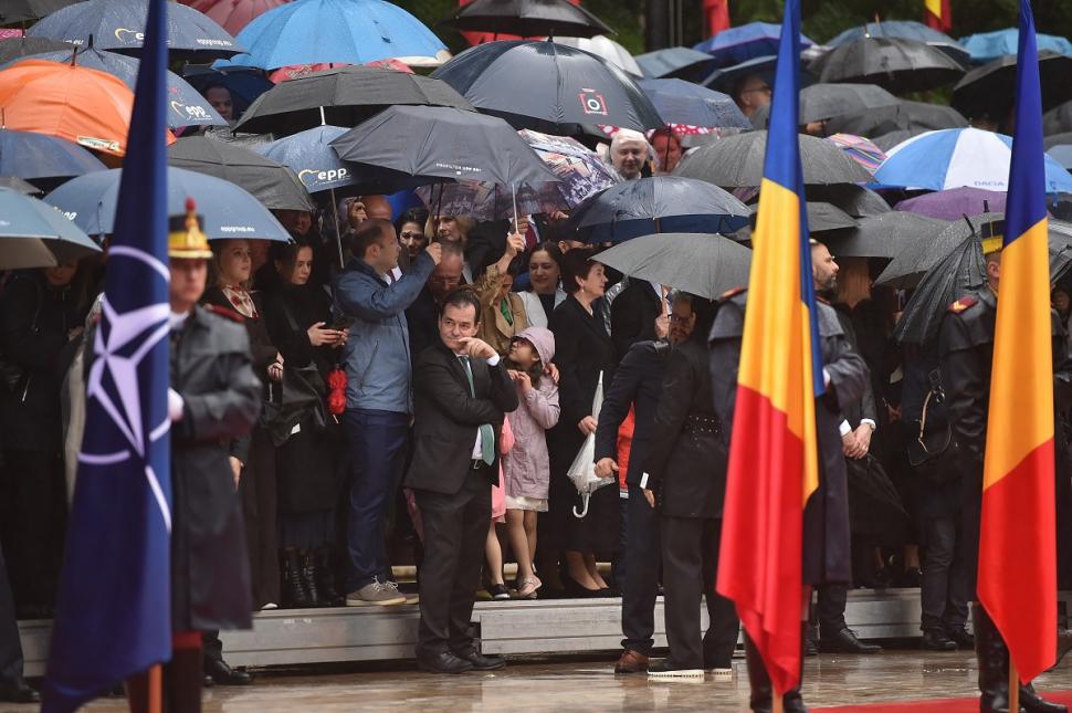 Vedete şi oameni de afaceri, prezenţi la ceremonia de învestire a lui Nicuşor Dan: "Este un om care preferă să facă" 975526