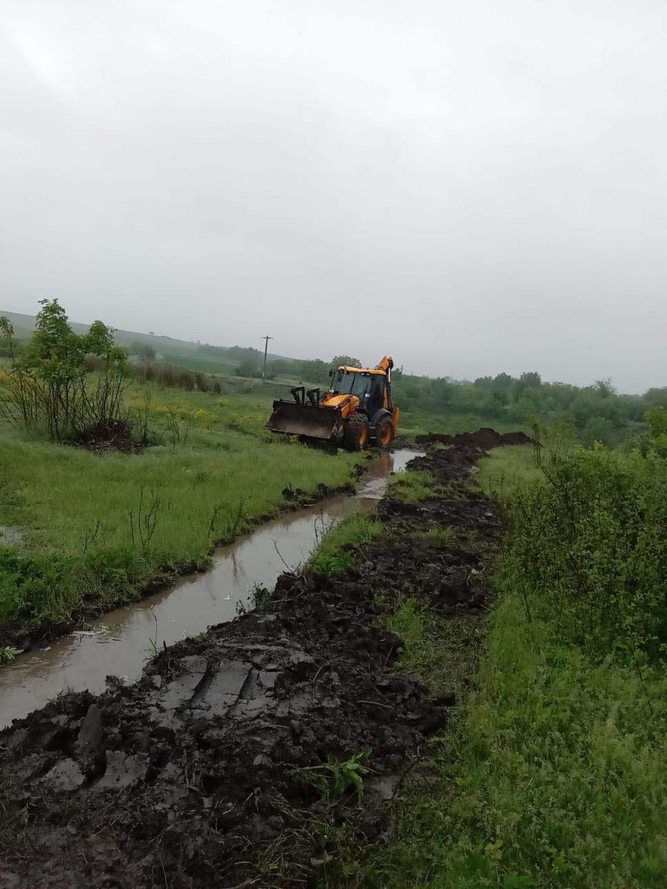 Cele mai impresionante imagini de la intervenția pompierilor pentru salvarea oamenilor și animalelor din calea apelor 976007