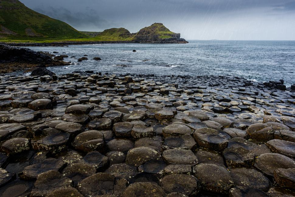 Unul dintre cele mai vizitate locuri din Irlanda de Nord se distruge din cauza unei tradiții. Turiștii sunt rugați să înceteze 976099