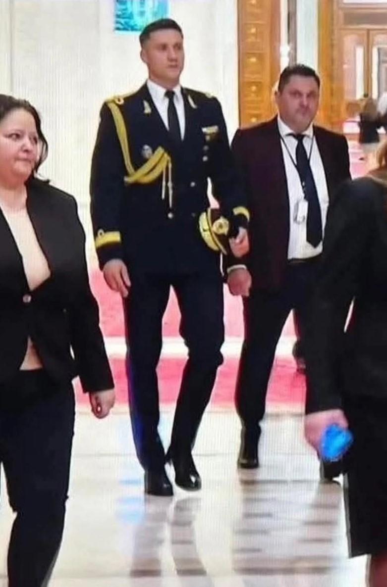 Obsesia rețelelor sociale pentru SPP-istul lui Nicușor Dan a atins un nou nivel. Acum, fanele i-au făcut o baladă 976327