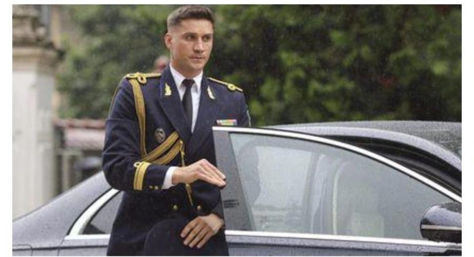 Obsesia rețelelor sociale pentru SPP-istul lui Nicușor Dan a atins un nou nivel. Acum, fanele i-au făcut o baladă 976328