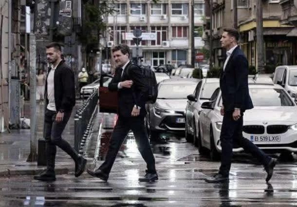 Obsesia rețelelor sociale pentru SPP-istul lui Nicușor Dan a atins un nou nivel. Acum, fanele i-au făcut o baladă 976329