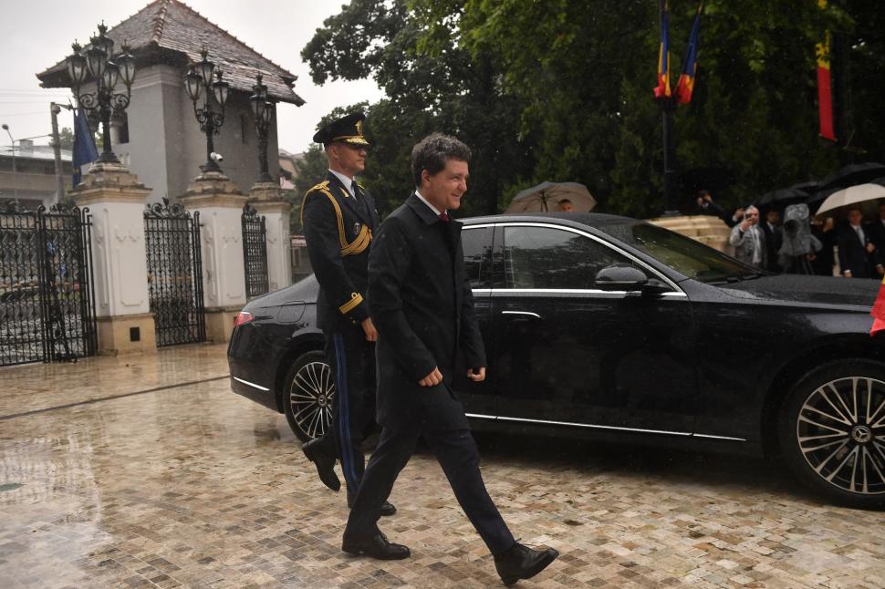 Obsesia rețelelor sociale pentru SPP-istul lui Nicușor Dan a atins un nou nivel. Acum, fanele i-au făcut o baladă 976336