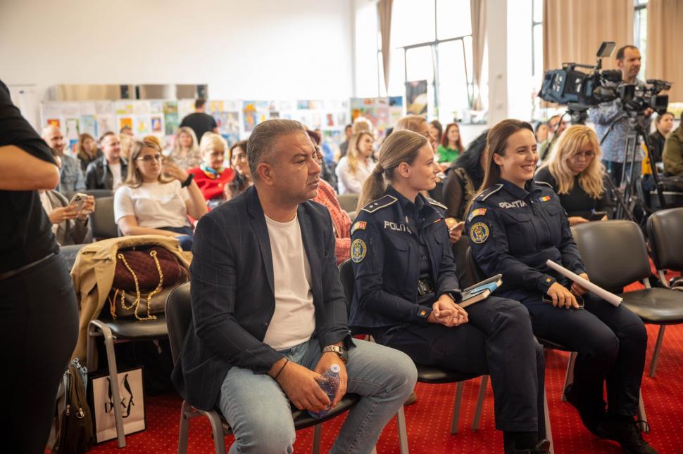 "Ora cu şi pentru animale" ar putea deveni materie opţională în şcolile din toată România. Autorităţile din Ilfov pregătesc documentele 976586