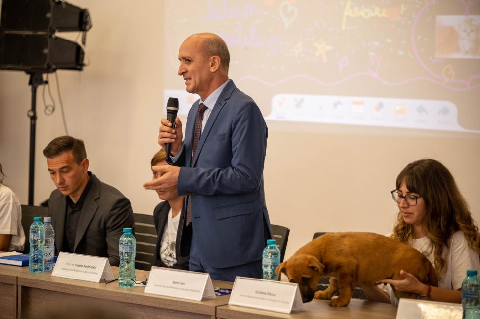 "Ora cu şi pentru animale" ar putea deveni materie opţională în şcolile din toată România. Autorităţile din Ilfov pregătesc documentele 976591