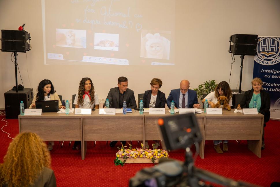 "Ora cu şi pentru animale" ar putea deveni materie opţională în şcolile din toată România. Autorităţile din Ilfov pregătesc documentele 976593