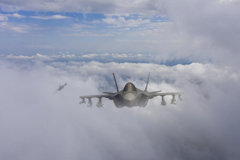 10 cele mai puternic înarmate avioane de vânătoare din lume. F-35 este doar pe locul 6 976817