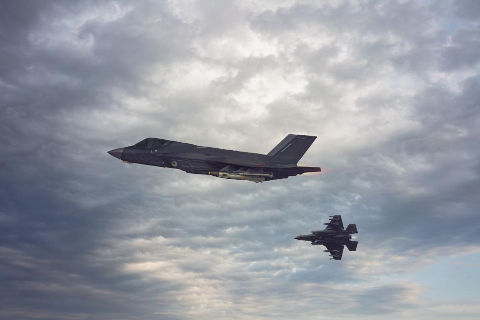 10 cele mai puternic înarmate avioane de vânătoare din lume. F-35 este doar pe locul 6 976818