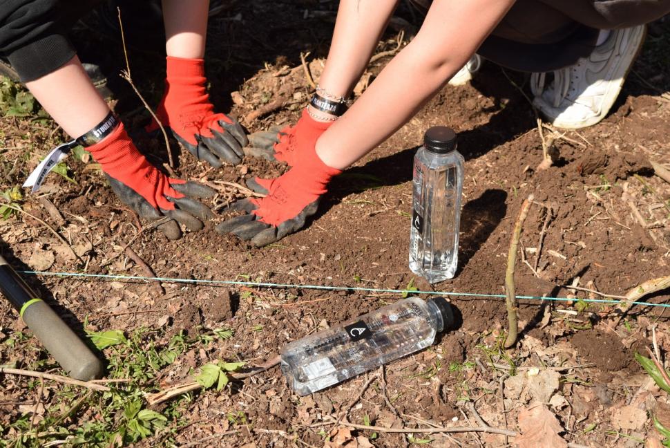 AQUA Carpatica și Uniunea Studenților din România: ,,Studentii plantează!’’ pentru un viitor mai verde 977593