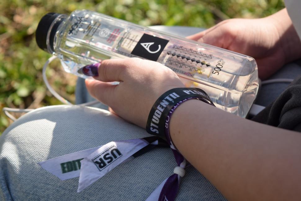 AQUA Carpatica și Uniunea Studenților din România: ,,Studentii plantează!’’ pentru un viitor mai verde 977597