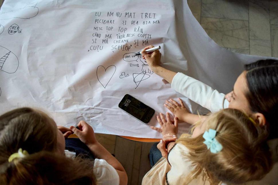 Copiii din Craiova sunt sărbătoriţi de ziua lor în "Tabara de Genii", organizată la Teatrul Național "Marin Sorescu" 977263