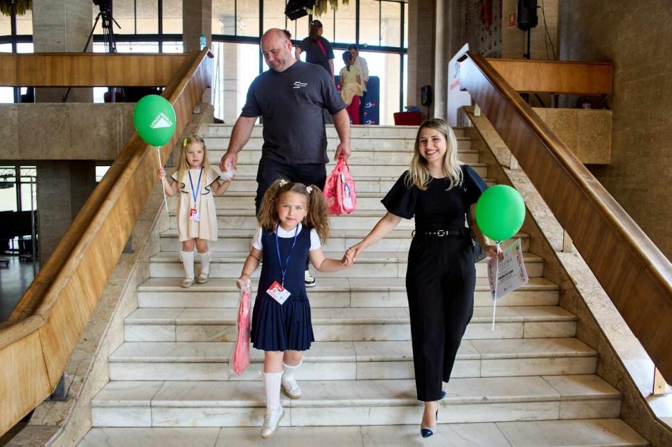 Copiii din Craiova sunt sărbătoriţi de ziua lor în "Tabara de Genii", organizată la Teatrul Național "Marin Sorescu" 977265