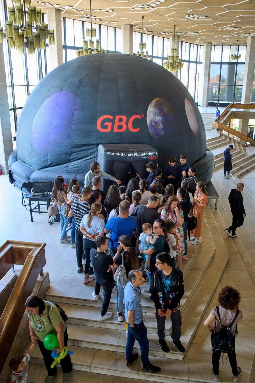 Copiii din Craiova sunt sărbătoriţi de ziua lor în "Tabara de Genii", organizată la Teatrul Național "Marin Sorescu" 977269