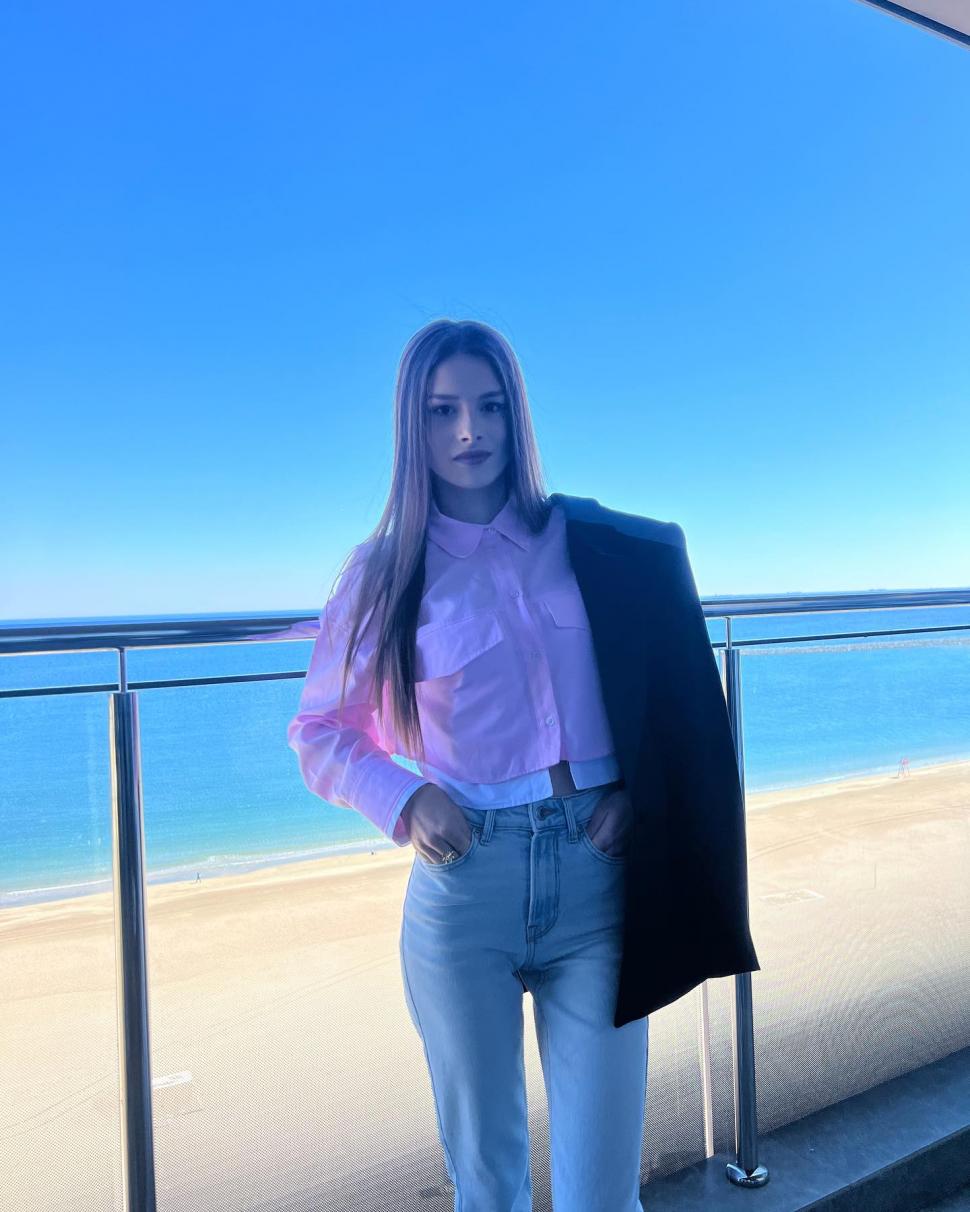 Apar detalii şocante în cazul crimei din Cosmopolis. Teodora era hărțuită de ani de zile, agresorul a scris o carte despre relația lor 977568