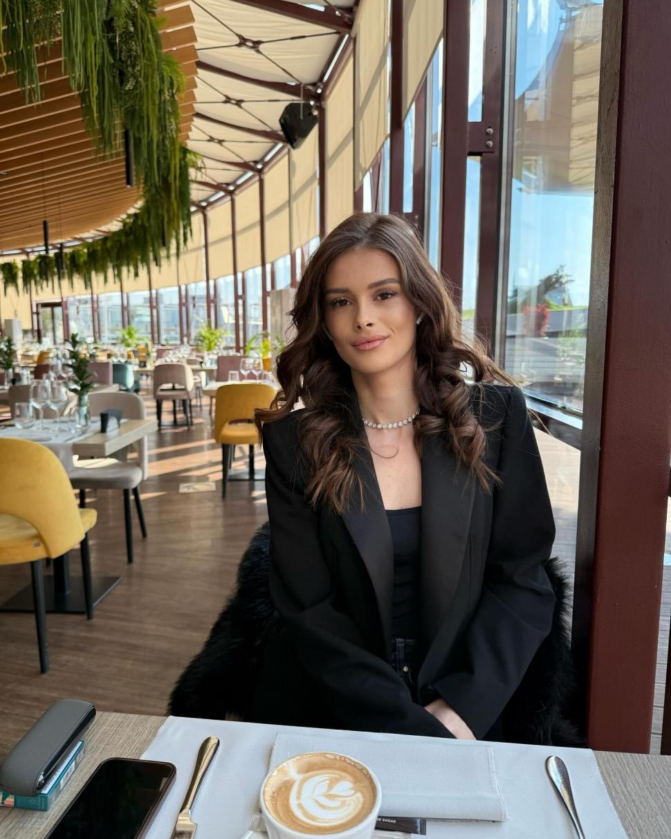 Apar detalii şocante în cazul crimei din Cosmopolis. Teodora era hărțuită de ani de zile, agresorul a scris o carte despre relația lor 977574