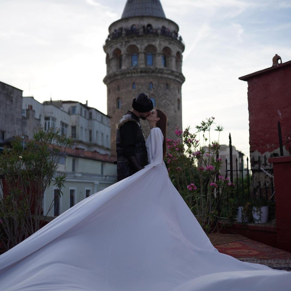 Apar detalii şocante în cazul crimei din Cosmopolis. Teodora era hărțuită de ani de zile, agresorul a scris o carte despre relația lor 977577