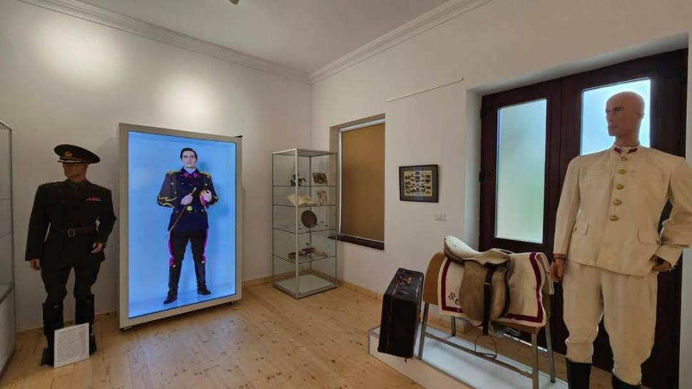 Cum arată fosta Şcoală de Cavalerie din Târgovişte, unde au avut loc procesul şi execuţia soţilor Ceauşescu. Clădirea a fost restaurată 977518