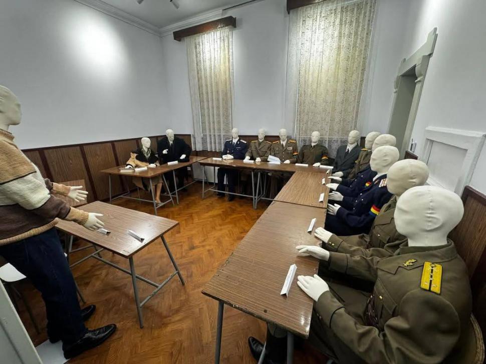 Cum arată fosta Şcoală de Cavalerie din Târgovişte, unde au avut loc procesul şi execuţia soţilor Ceauşescu. Clădirea a fost restaurată 977519