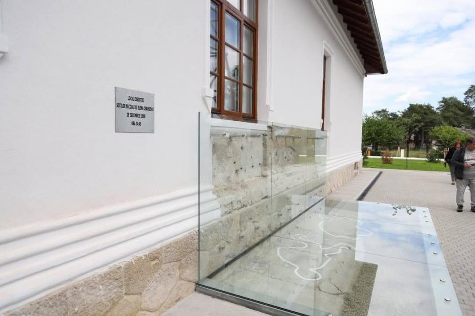 Cum arată fosta Şcoală de Cavalerie din Târgovişte, unde au avut loc procesul şi execuţia soţilor Ceauşescu. Clădirea a fost restaurată 977520