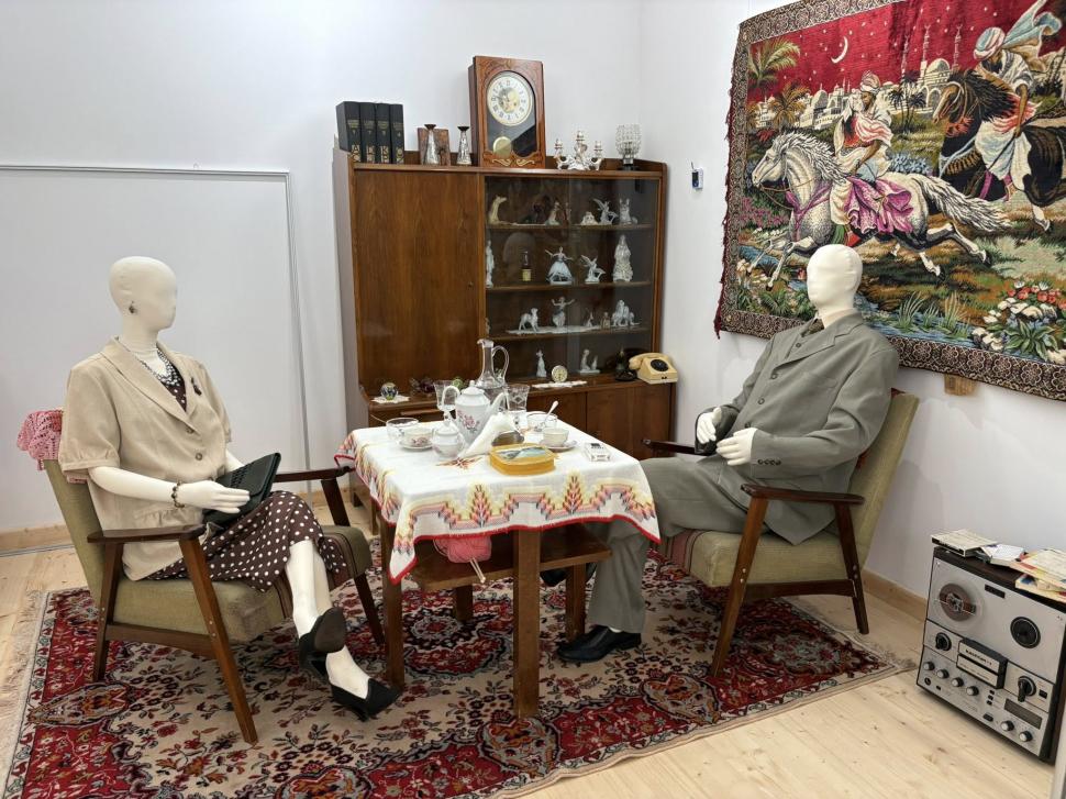 Cum arată fosta Şcoală de Cavalerie din Târgovişte, unde au avut loc procesul şi execuţia soţilor Ceauşescu. Clădirea a fost restaurată 977526