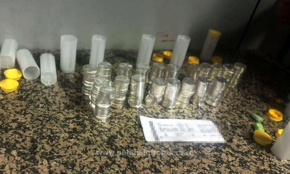 Pe Aeroportul Otopeni, polițiștii au descoperit 500 de monede în bagajele a doi străini. Ce voiau să facă cu ele și cât valorează  977601