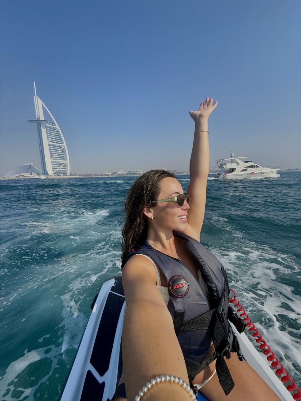 Experiența unei tinere de 25 de ani care s-a mutat în Dubai. După numai 5 luni a făcut o constatare uluitoare 977867