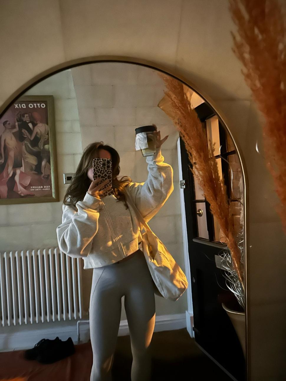 Experiența unei tinere de 25 de ani care s-a mutat în Dubai. După numai 5 luni a făcut o constatare uluitoare 977874