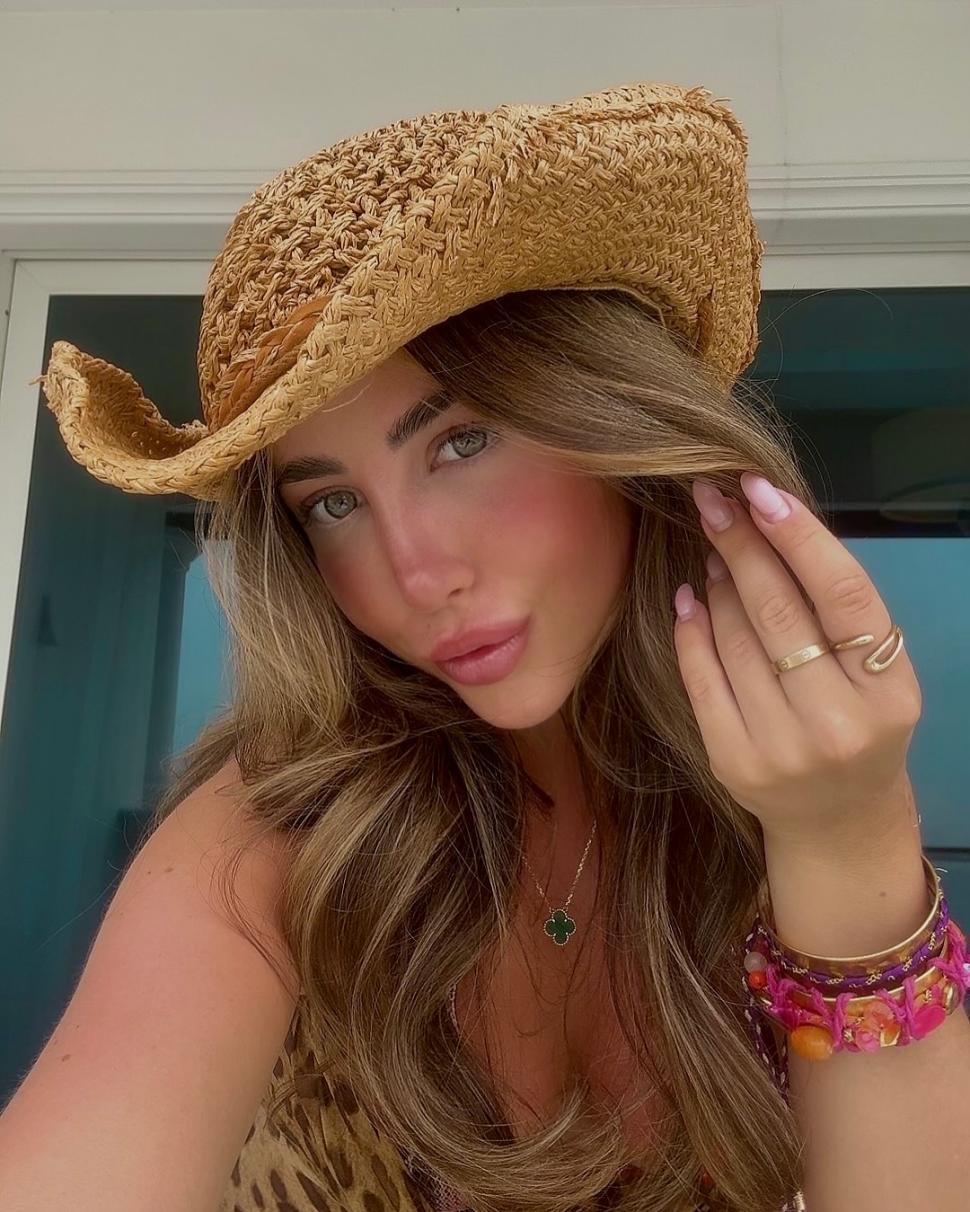 Experiența unei tinere de 25 de ani care s-a mutat în Dubai. După numai 5 luni a făcut o constatare uluitoare 977876