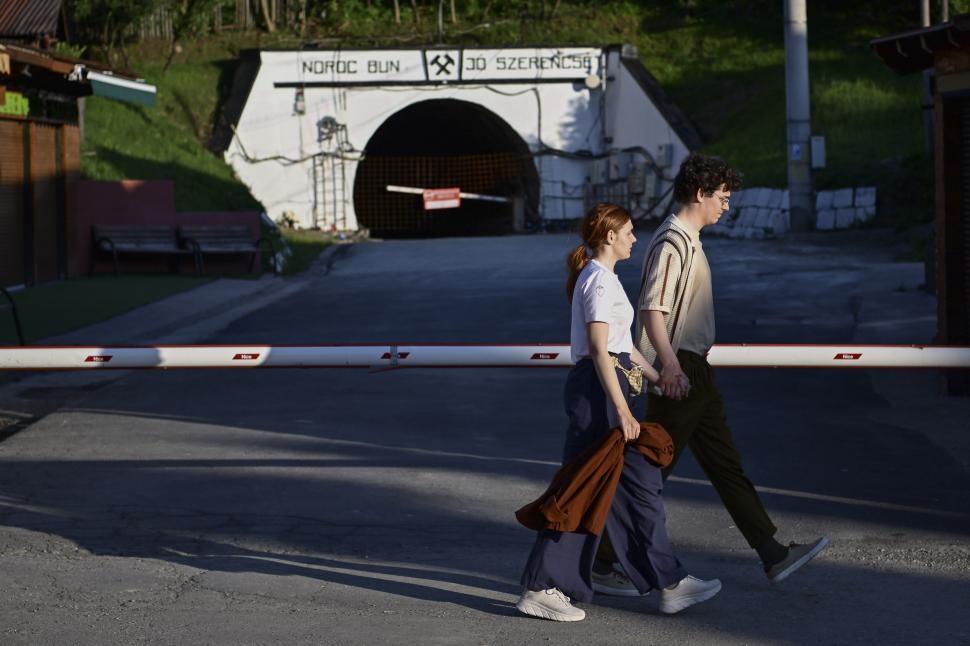 Imagini din dronă cu dezastrul de la Praid. Vechea mină riscă să se prăbușească, găuri uriașe în albia pârâului Corund 977913