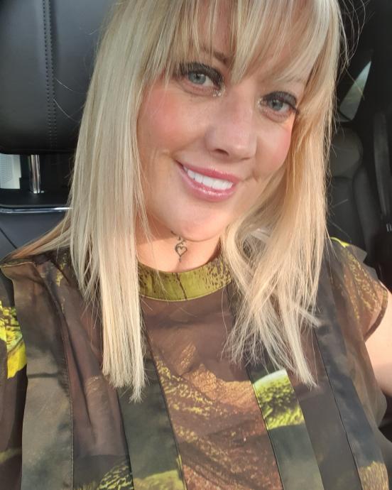 O femeie s-a dus în Turcia să-și facă dantura pe bani puțini. A fost desfigurată și suferă de dureri imposibile 977978