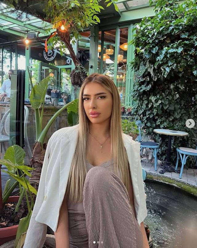 Scene de groază în Muntenegru: o tânără a făcut un atac de panică în parasailing, și-a desfăcut hamul și a căzut de la 50 de m înălțime 977794