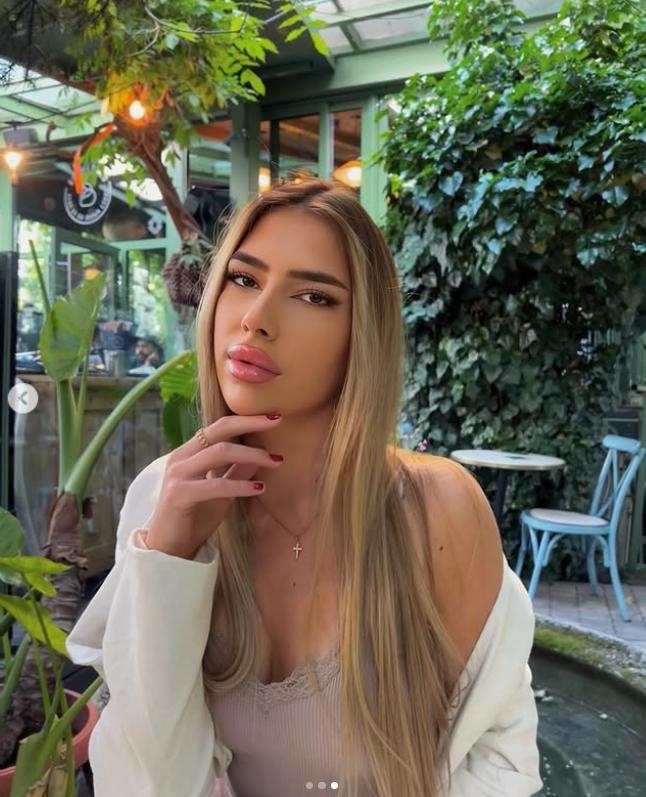 Scene de groază în Muntenegru: o tânără a făcut un atac de panică în parasailing, și-a desfăcut hamul și a căzut de la 50 de m înălțime 977796