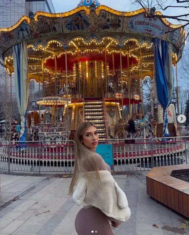 Scene de groază în Muntenegru: o tânără a făcut un atac de panică în parasailing, și-a desfăcut hamul și a căzut de la 50 de m înălțime 977804