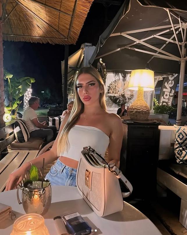 Scene de groază în Muntenegru: o tânără a făcut un atac de panică în parasailing, și-a desfăcut hamul și a căzut de la 50 de m înălțime 977812