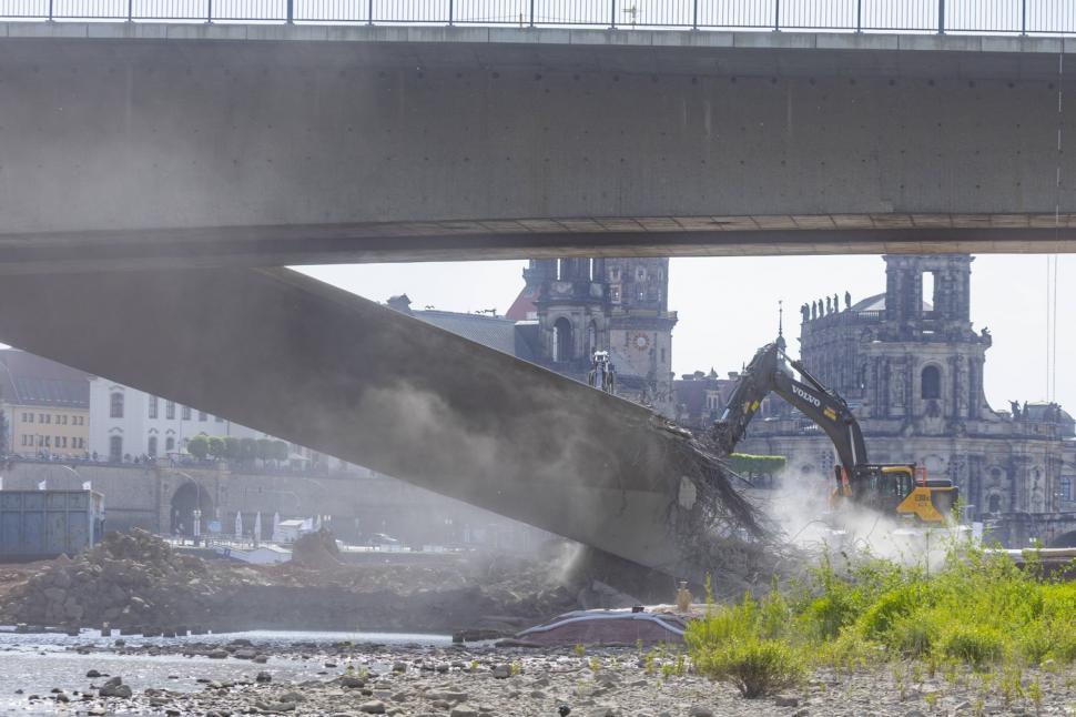 The Guardian: „Ruginească-se în pace”. Cum a ajuns Germania de la motorul Europei la o infrastructură în colaps și cum profită AfD-ul 978014