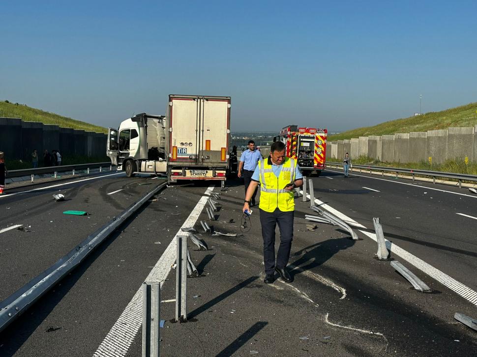 Un mort și un rănit, după ce o dubiță și un TIR s-au izbit pe Drumul expres Craiova - Piteşti 978403