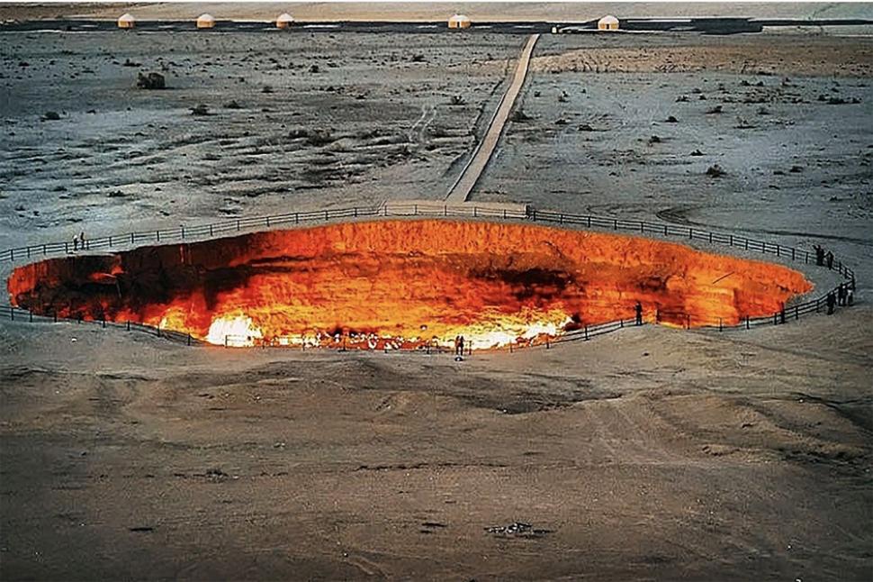 „Poarta către Iad” ar putea, în sfârșit, să se stingă după 50 de ani. Cum a apărut craterul uriaș cuprins de foc în mijlocul deșertului 978824