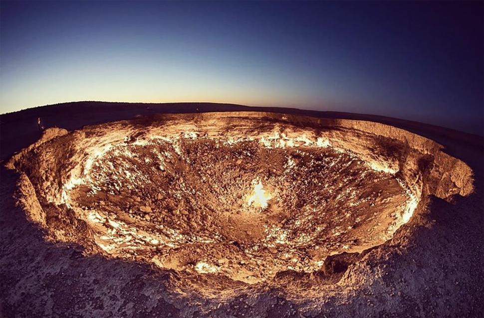 „Poarta către Iad” ar putea, în sfârșit, să se stingă după 50 de ani. Cum a apărut craterul uriaș cuprins de foc în mijlocul deșertului 978825