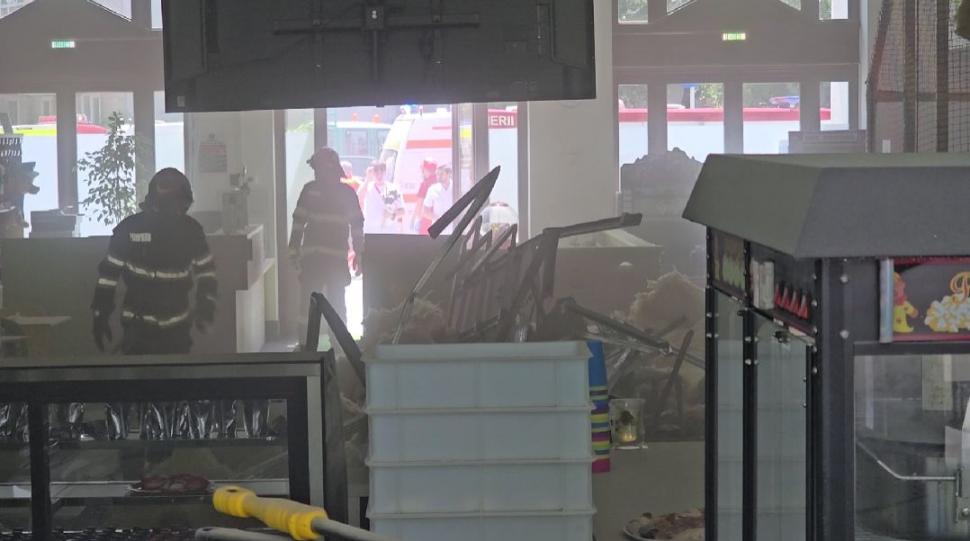 Tavanul unei clădiri s-a prăbușit peste copiii care veniseră la o petrecere, în Botoșani. Mai multe victime, transportate la spital 979057