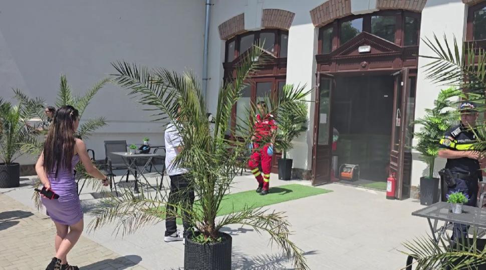 Tavanul unei clădiri s-a prăbușit peste copiii care veniseră la o petrecere, în Botoșani. Mai multe victime, transportate la spital 979059