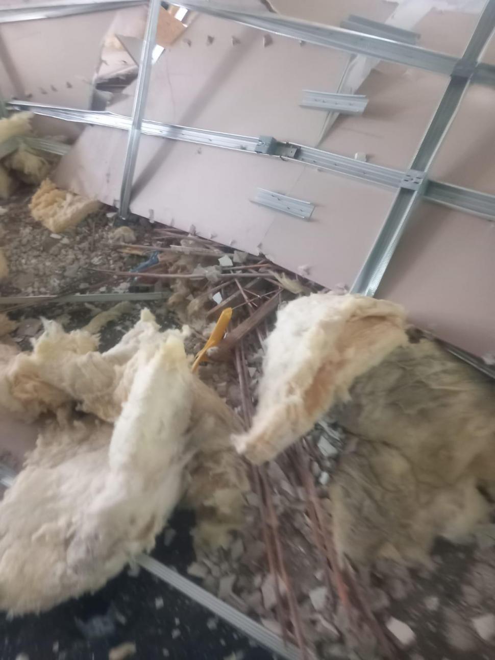 Tavanul unei clădiri s-a prăbușit peste copiii care veniseră la o petrecere, în Botoșani. Mai multe victime, transportate la spital 979092