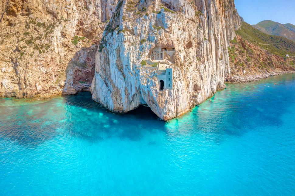 Tot ce trebuie să știi dacă mergi în vară în Grecia, Italia sau Spania. Unde sunt interzise selfie-urile sau se dau amenzi pentru șlapi 978570