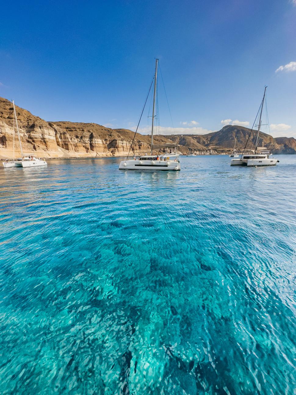 Tot ce trebuie să știi dacă mergi în vară în Grecia, Italia sau Spania. Unde sunt interzise selfie-urile sau se dau amenzi pentru șlapi 978585