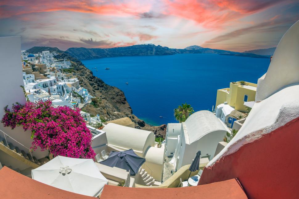 Tot ce trebuie să știi dacă mergi în vară în Grecia, Italia sau Spania. Unde sunt interzise selfie-urile sau se dau amenzi pentru șlapi 978589