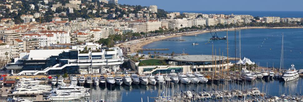 Tot ce trebuie să știi dacă mergi în vară în Grecia, Italia sau Spania. Unde sunt interzise selfie-urile sau se dau amenzi pentru șlapi 978637