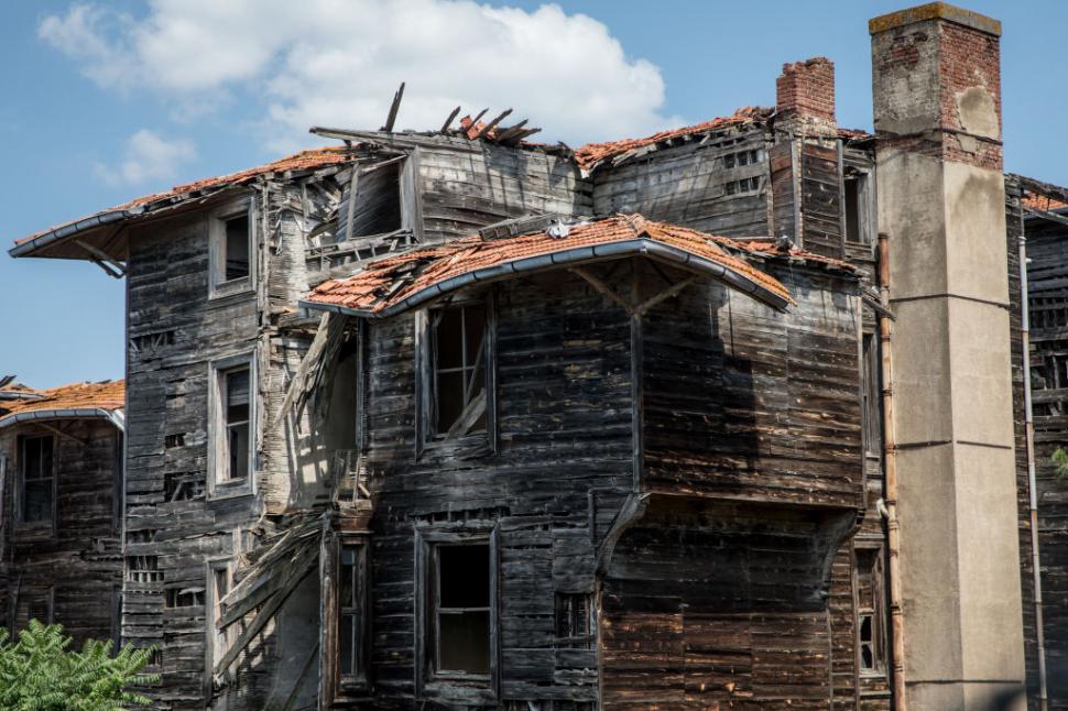 Cea mai mare clădire din lemn din Europa va fi transformată în hotel de lux de Patriarhia Greciei 978297