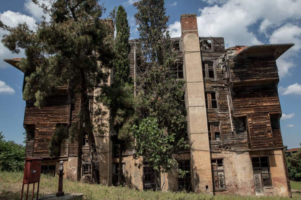 Cea mai mare clădire din lemn din Europa va fi transformată în hotel de lux de Patriarhia Greciei 978298