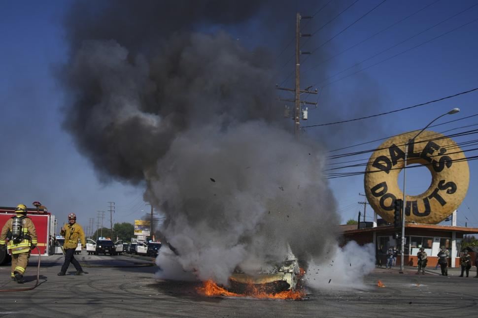 Trump trimite Garda Naţională în Los Angeles, unde sunt proteste violente privind imigraţia . Pușcașii marini sunt în „alertă maximă”  979111